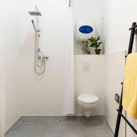 Modern 2 Bedroom In Schoeneberg *